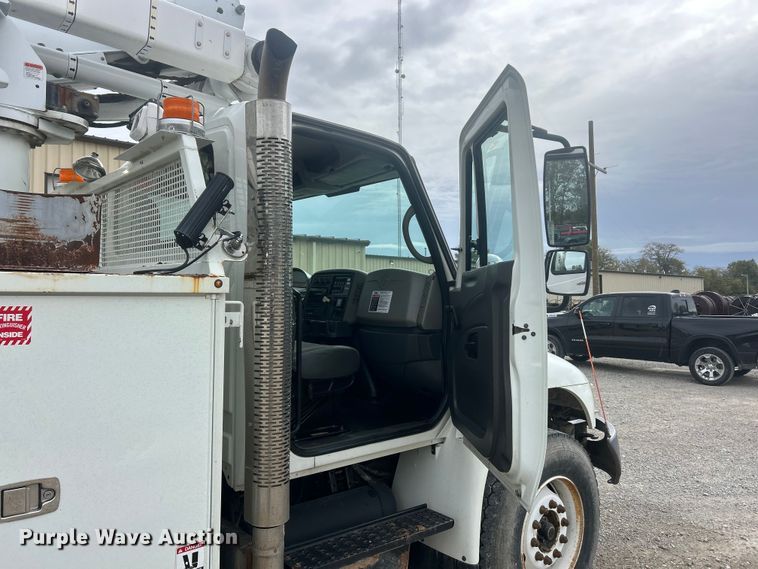 image for item ET6564 2010 International 4300 bucket truck
