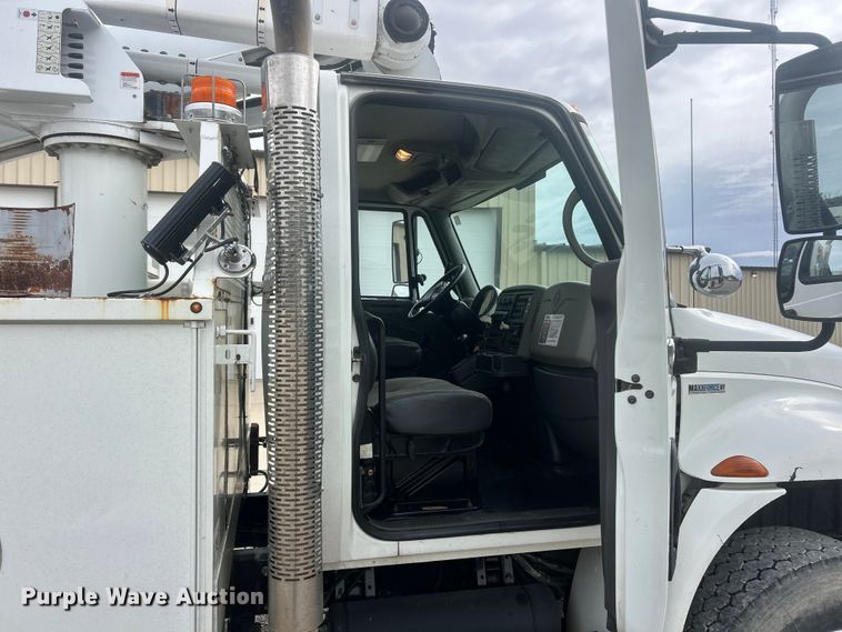 image for item ET6564 2010 International 4300 bucket truck