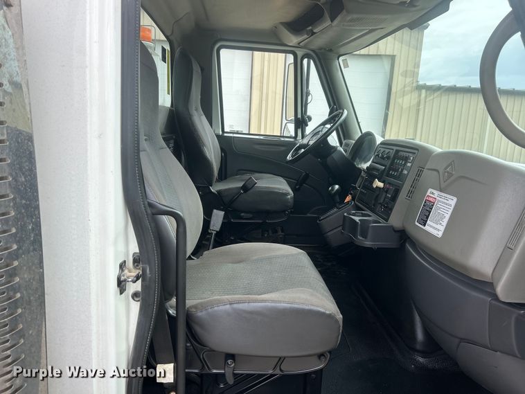 image for item ET6564 2010 International 4300 bucket truck