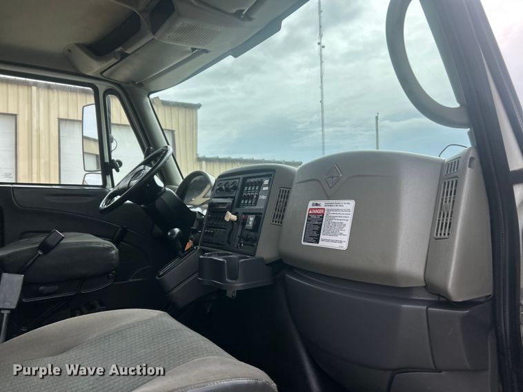 image for item ET6564 2010 International 4300 bucket truck