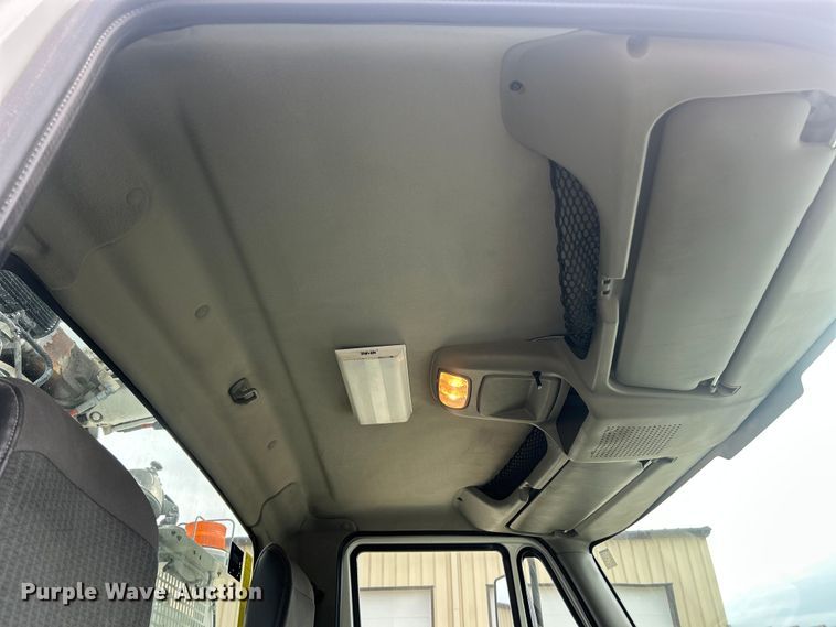 image for item ET6564 2010 International 4300 bucket truck