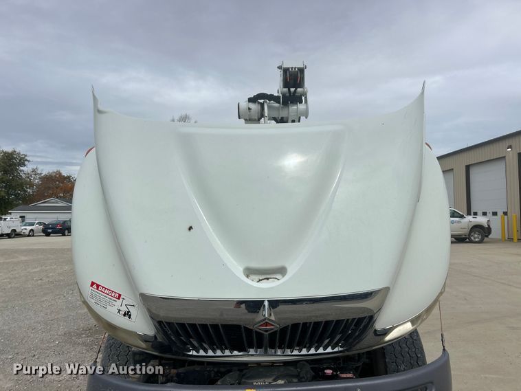 image for item ET6564 2010 International 4300 bucket truck