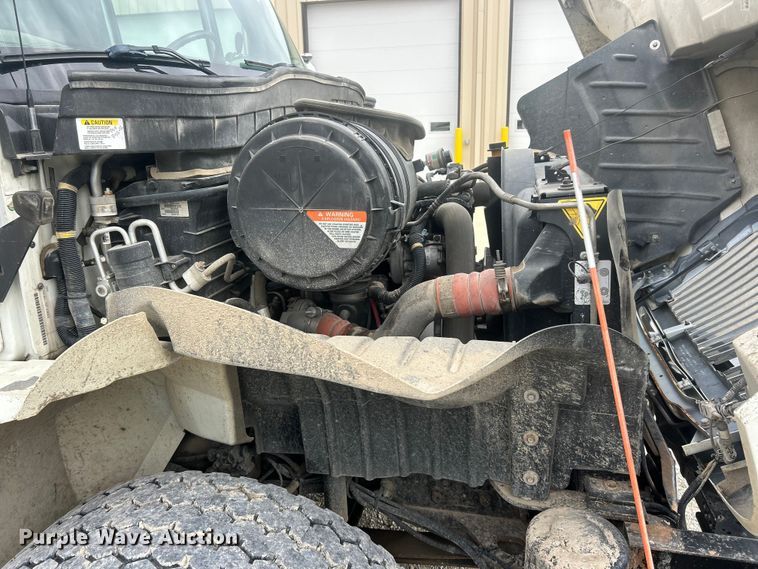 image for item ET6564 2010 International 4300 bucket truck