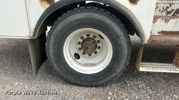 image for item ET6564 2010 International 4300 bucket truck