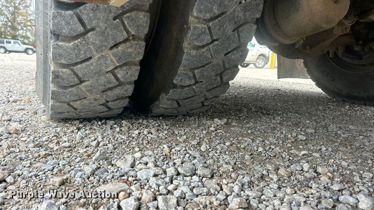 image for item ET6564 2010 International 4300 bucket truck