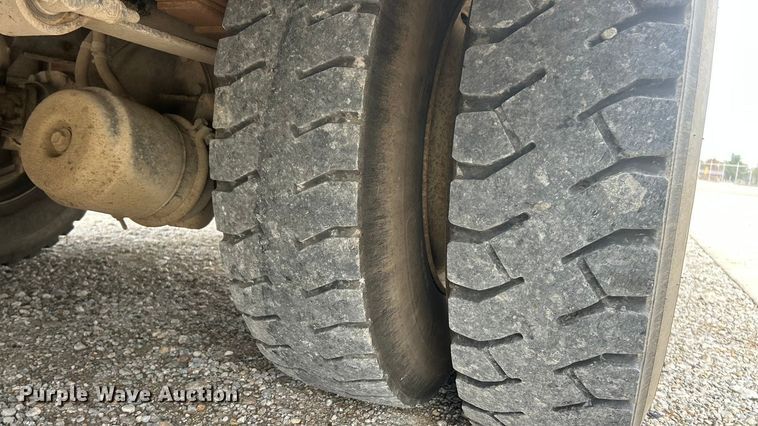 image for item ET6564 2010 International 4300 bucket truck