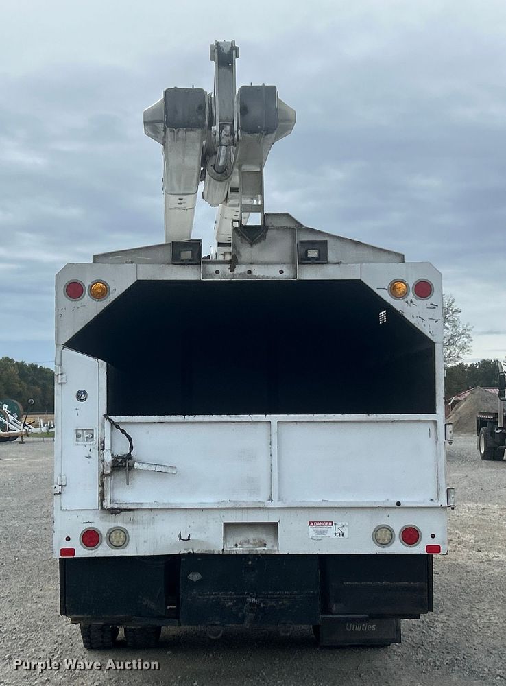 image for item ET6565 2014 International 4400 forestry bucket truck