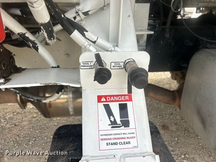 image for item ET6565 2014 International 4400 forestry bucket truck