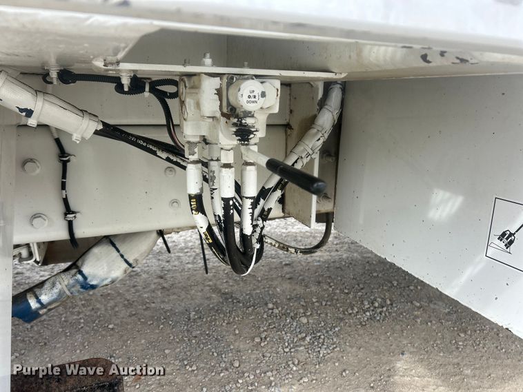 image for item ET6565 2014 International 4400 forestry bucket truck