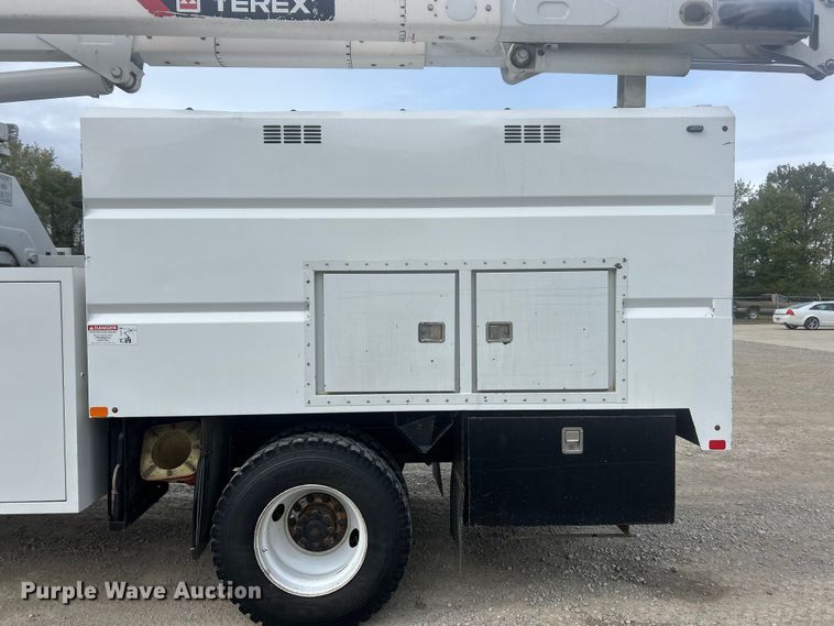 image for item ET6565 2014 International 4400 forestry bucket truck