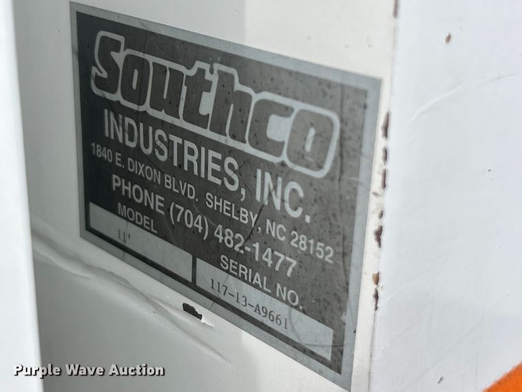 image for item ET6565 2014 International 4400 forestry bucket truck