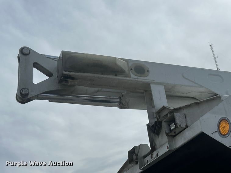 image for item ET6565 2014 International 4400 forestry bucket truck