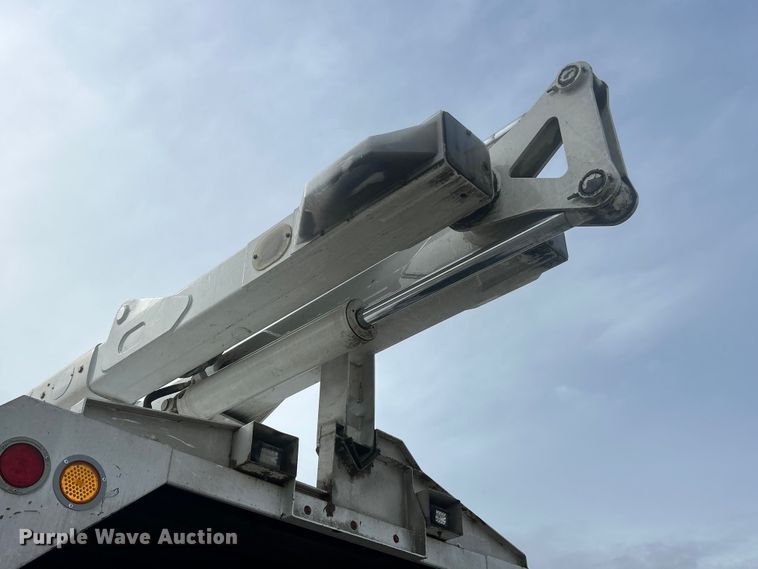image for item ET6565 2014 International 4400 forestry bucket truck