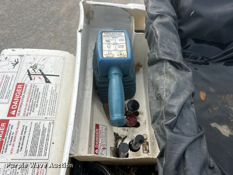 image for item ET6565 2014 International 4400 forestry bucket truck