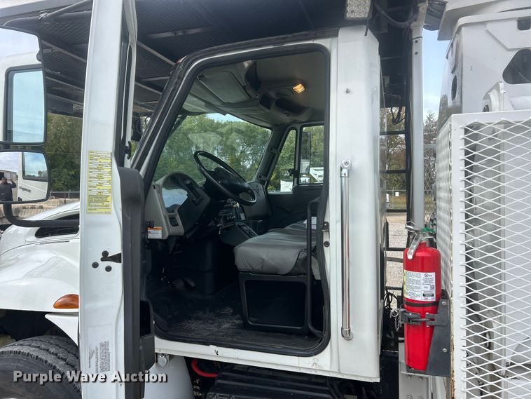 image for item ET6565 2014 International 4400 forestry bucket truck