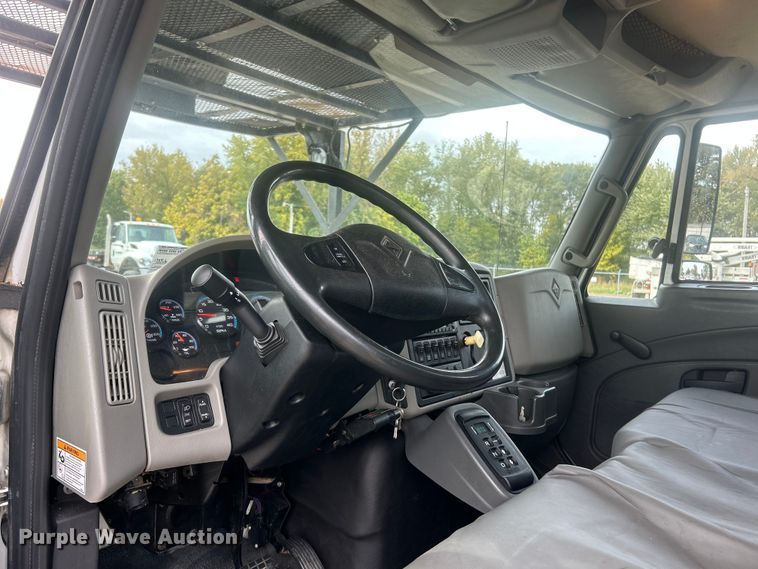 image for item ET6565 2014 International 4400 forestry bucket truck