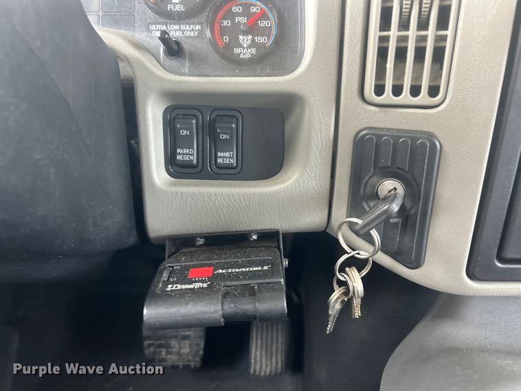 image for item ET6565 2014 International 4400 forestry bucket truck