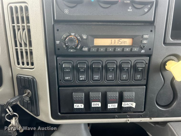 image for item ET6565 2014 International 4400 forestry bucket truck