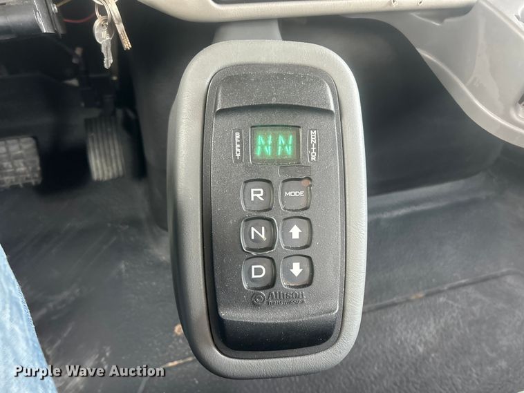 image for item ET6565 2014 International 4400 forestry bucket truck