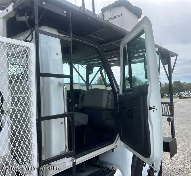 image for item ET6565 2014 International 4400 forestry bucket truck