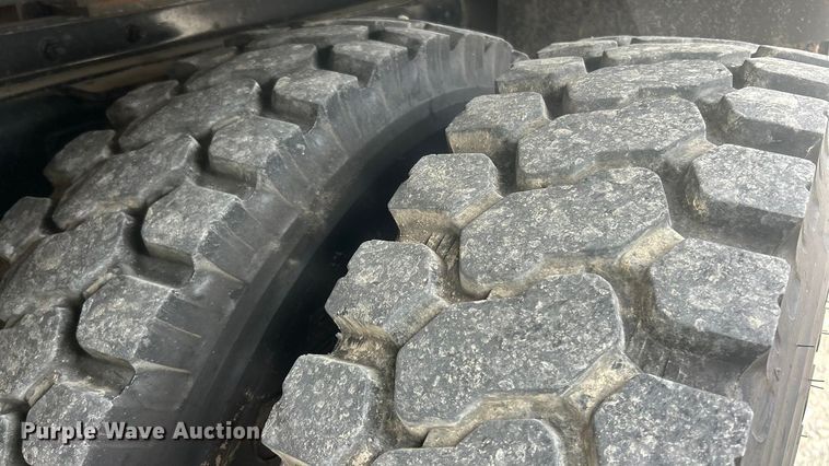 image for item ET6565 2014 International 4400 forestry bucket truck