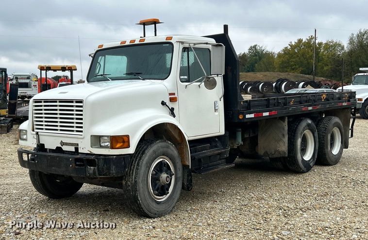 image for item ET6575 1995 International 4900 flatbed truck