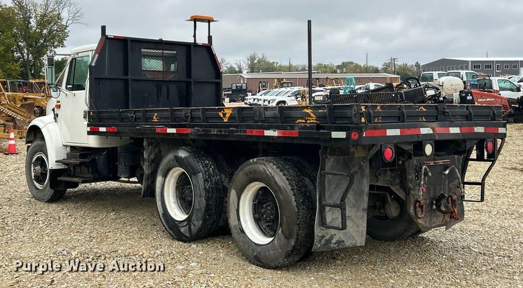 image for item ET6575 1995 International 4900 flatbed truck