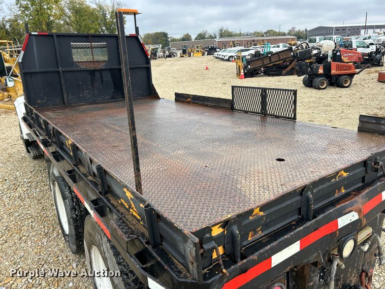 image for item ET6575 1995 International 4900 flatbed truck