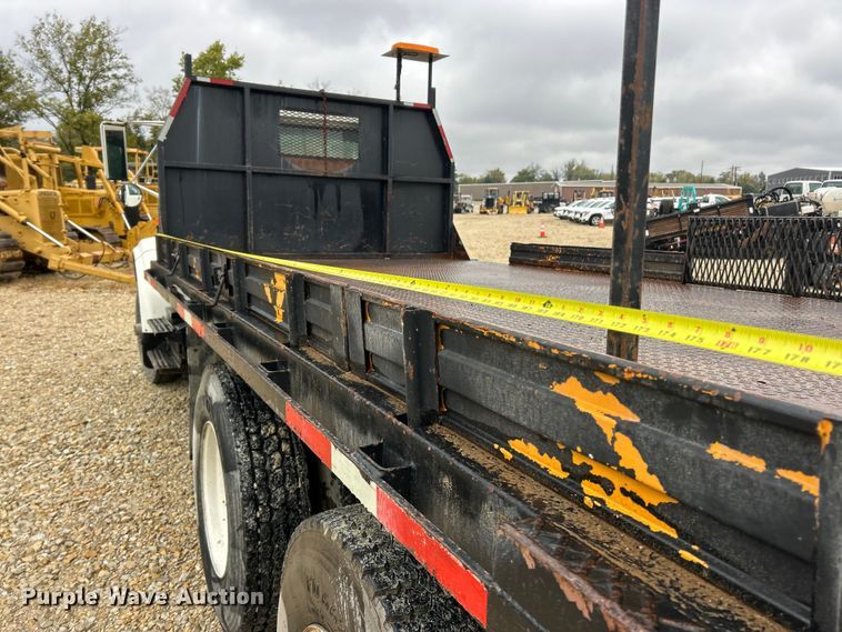 image for item ET6575 1995 International 4900 flatbed truck