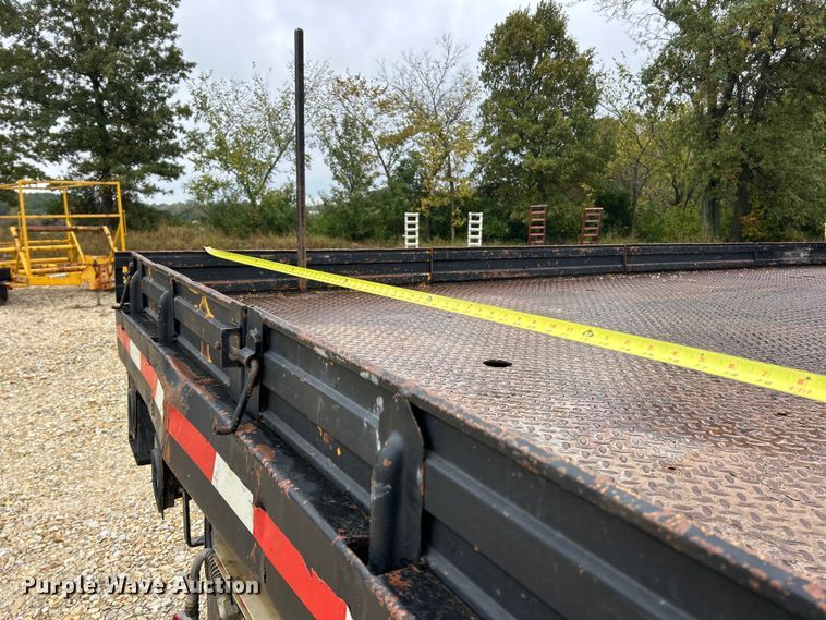 image for item ET6575 1995 International 4900 flatbed truck