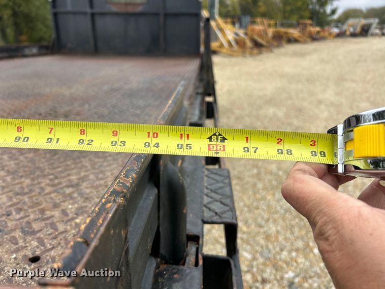 image for item ET6575 1995 International 4900 flatbed truck