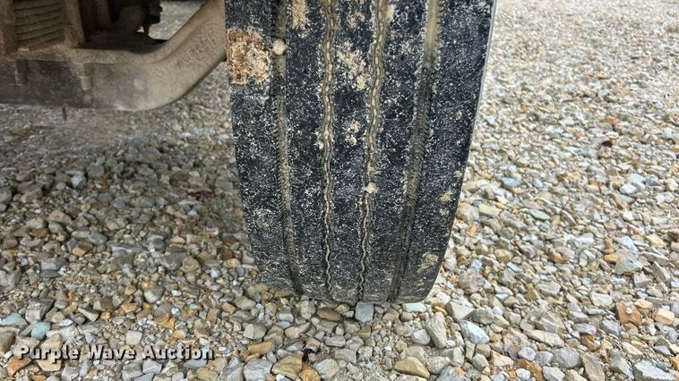 image for item ET6575 1995 International 4900 flatbed truck