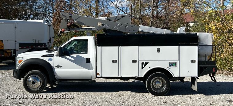image for item ET6644 2011 Ford F550 Super Duty XL bucket truck