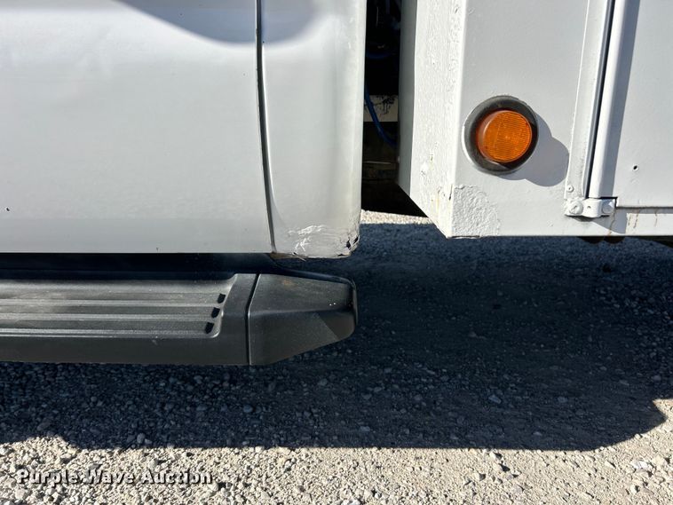 image for item ET6644 2011 Ford F550 Super Duty XL bucket truck