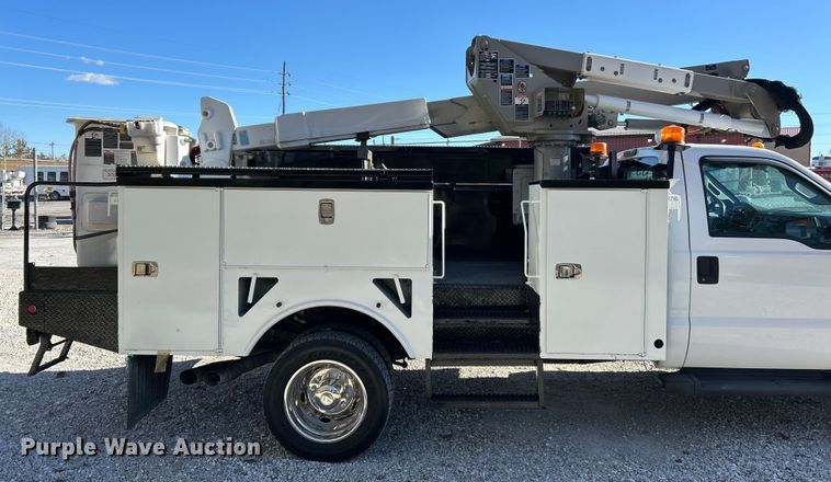image for item ET6644 2011 Ford F550 Super Duty XL bucket truck