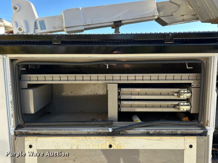 image for item ET6644 2011 Ford F550 Super Duty XL bucket truck