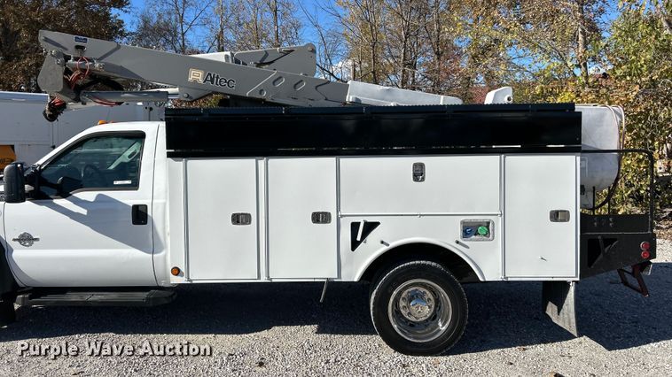image for item ET6644 2011 Ford F550 Super Duty XL bucket truck