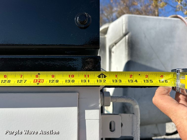 image for item ET6644 2011 Ford F550 Super Duty XL bucket truck