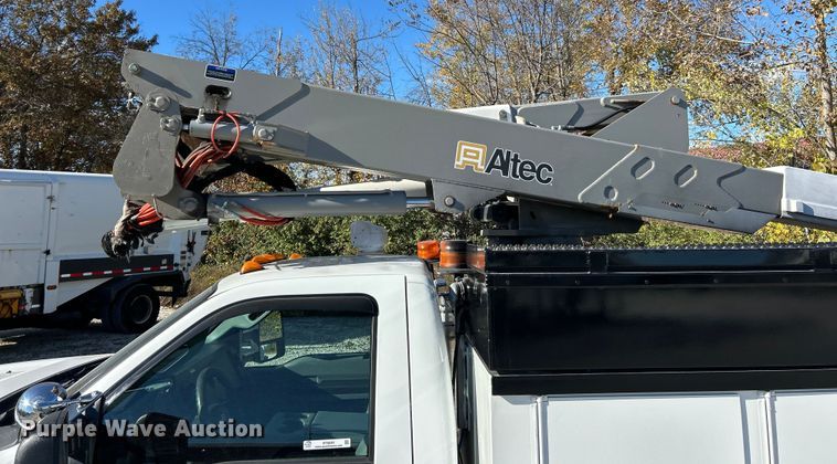 image for item ET6644 2011 Ford F550 Super Duty XL bucket truck