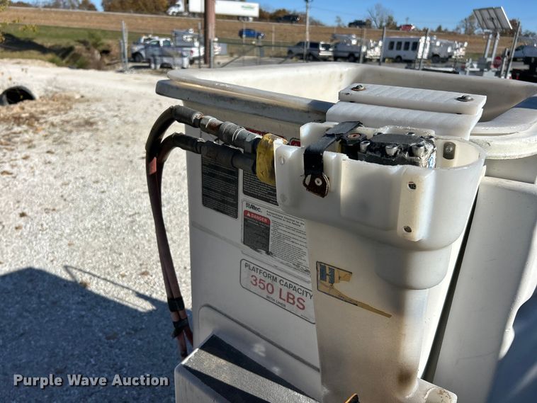 image for item ET6644 2011 Ford F550 Super Duty XL bucket truck