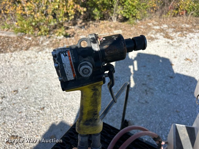 image for item ET6644 2011 Ford F550 Super Duty XL bucket truck