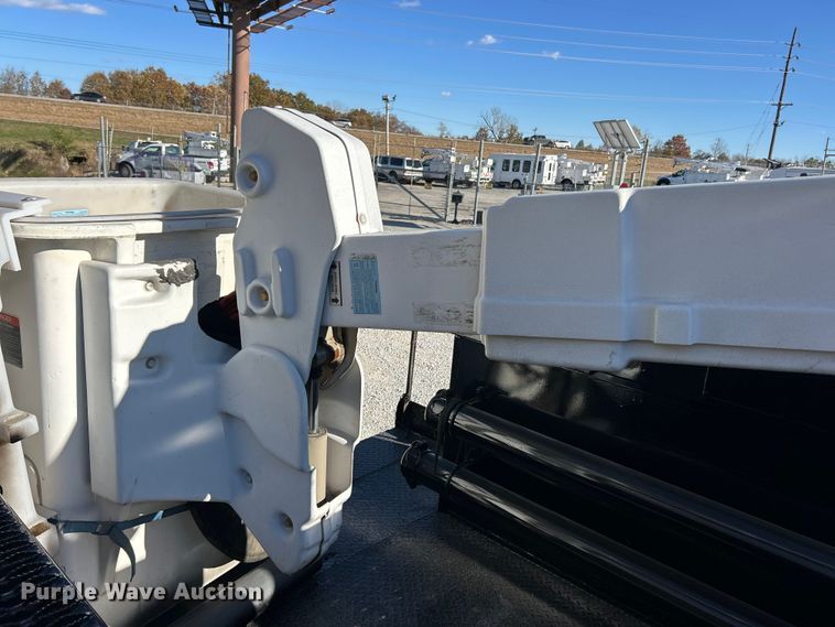 image for item ET6644 2011 Ford F550 Super Duty XL bucket truck