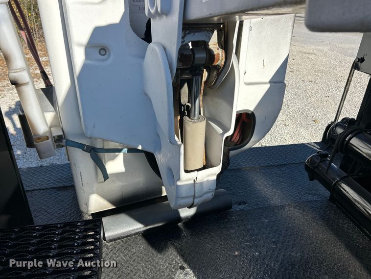 image for item ET6644 2011 Ford F550 Super Duty XL bucket truck