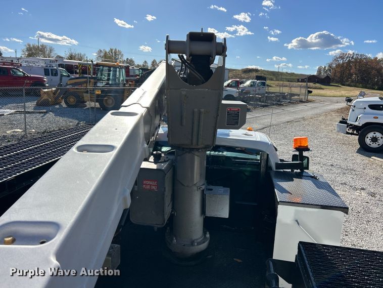 image for item ET6644 2011 Ford F550 Super Duty XL bucket truck