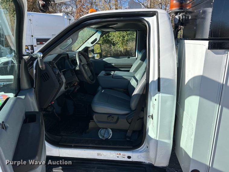 image for item ET6644 2011 Ford F550 Super Duty XL bucket truck