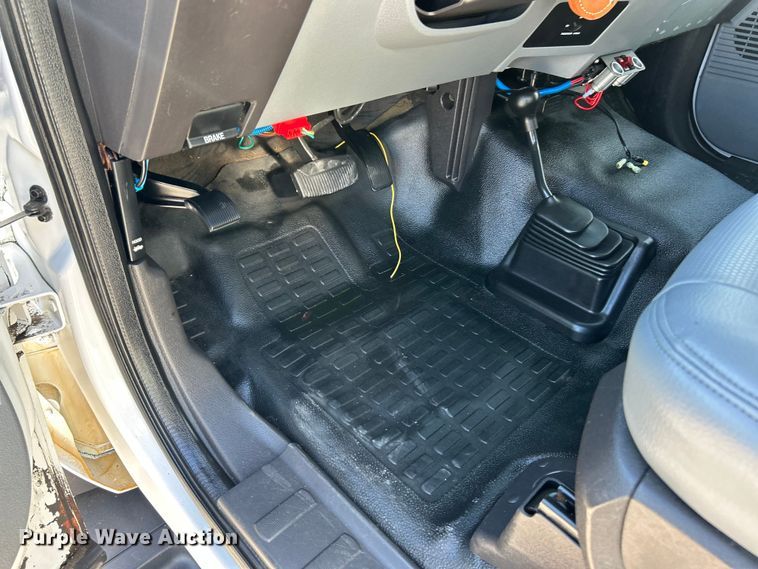 image for item ET6644 2011 Ford F550 Super Duty XL bucket truck