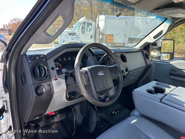 image for item ET6644 2011 Ford F550 Super Duty XL bucket truck