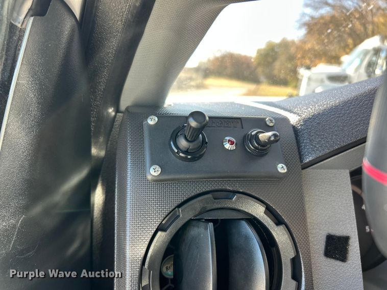 image for item ET6644 2011 Ford F550 Super Duty XL bucket truck