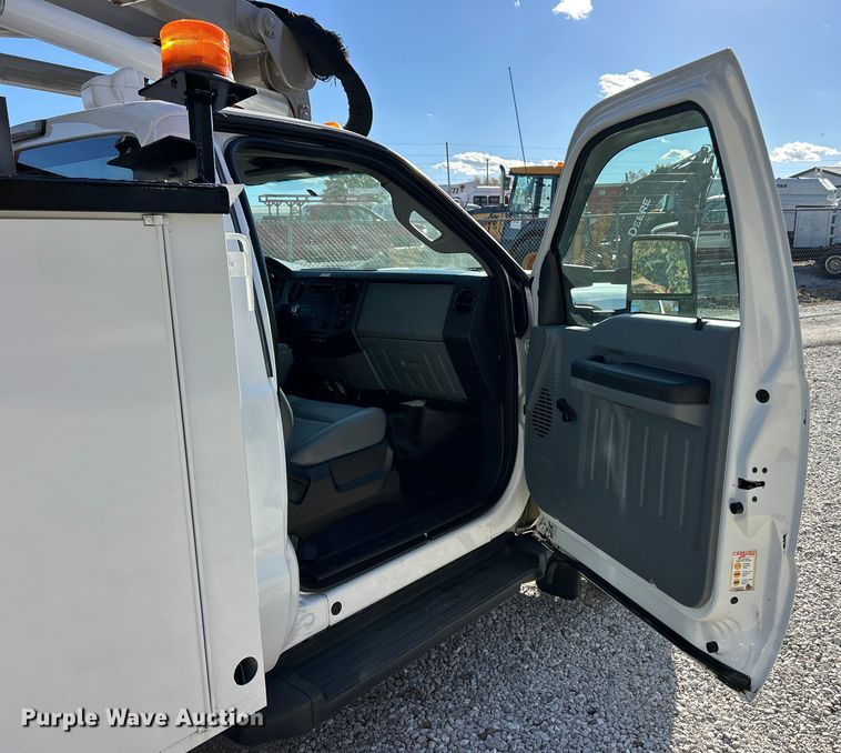 image for item ET6644 2011 Ford F550 Super Duty XL bucket truck