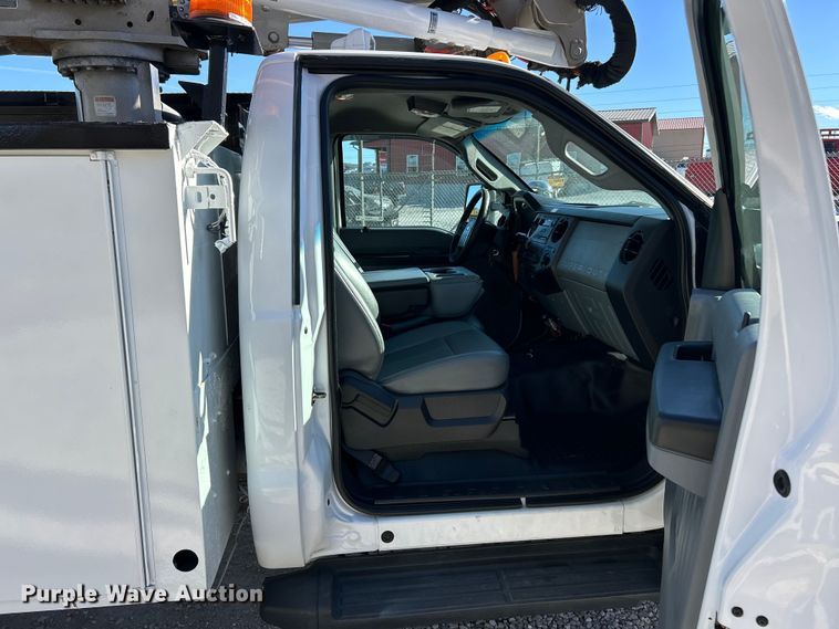 image for item ET6644 2011 Ford F550 Super Duty XL bucket truck
